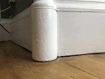 Best way to seal gap between skirting (with a round bit) and floorboards