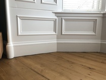 Best way to seal gap between skirting (with a round bit) and floorboards