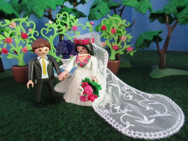 It will be the second Royal Wedding of the year for the Playmobil people in our house...