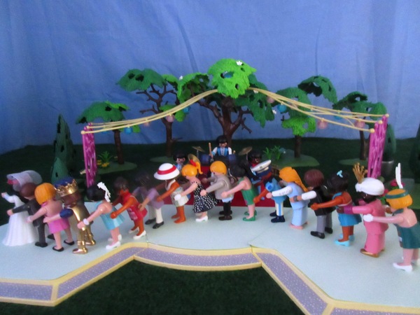 It will be the second Royal Wedding of the year for the Playmobil people in our house...