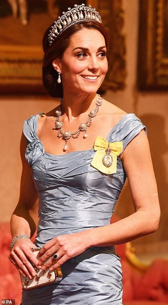 Royal Style and Gossip: The Sussexes Down Under; Meghan is glowing