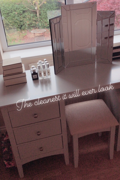 Dressing table