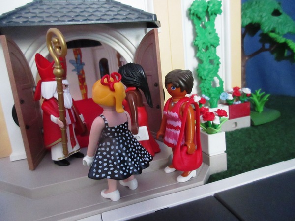 It will be the second Royal Wedding of the year for the Playmobil people in our house...