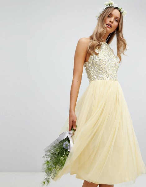What shoes to wear with yellow dress?