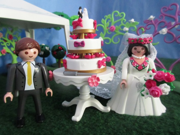 It will be the second Royal Wedding of the year for the Playmobil people in our house...
