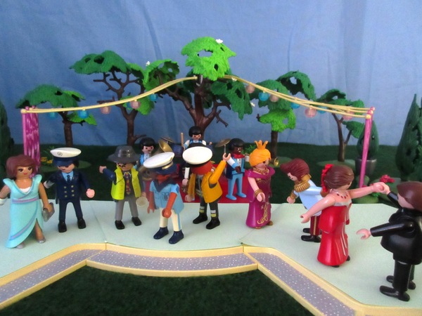 It will be the second Royal Wedding of the year for the Playmobil people in our house...