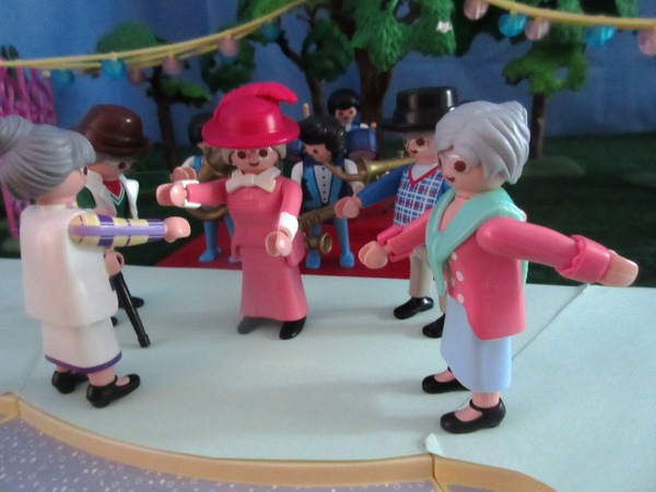 It will be the second Royal Wedding of the year for the Playmobil people in our house...