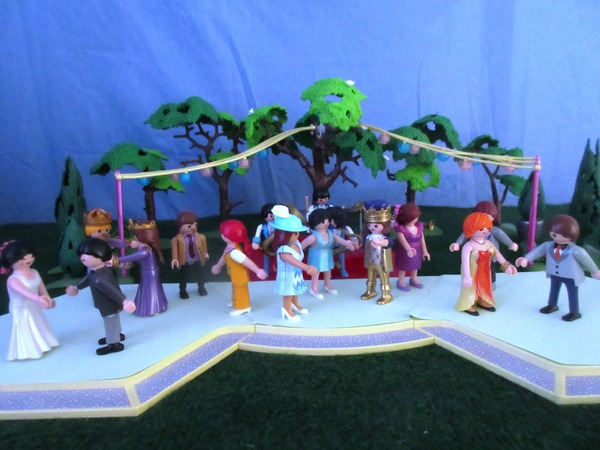 It will be the second Royal Wedding of the year for the Playmobil people in our house...