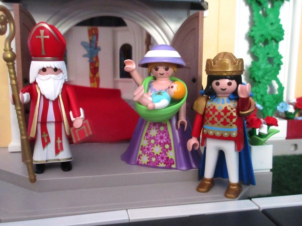 It will be the second Royal Wedding of the year for the Playmobil people in our house...