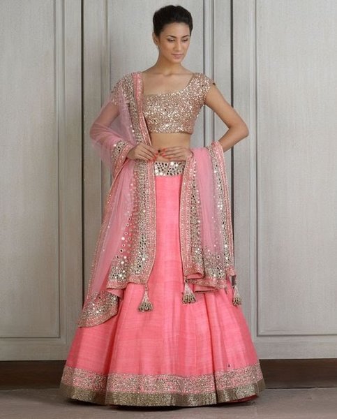 Help, Indian people - draping a dupatta!