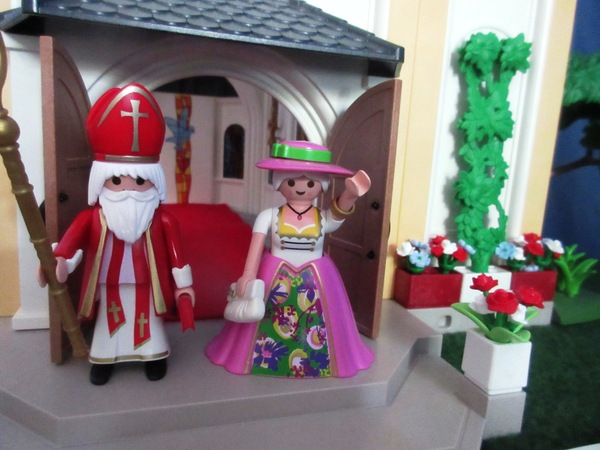 It will be the second Royal Wedding of the year for the Playmobil people in our house...