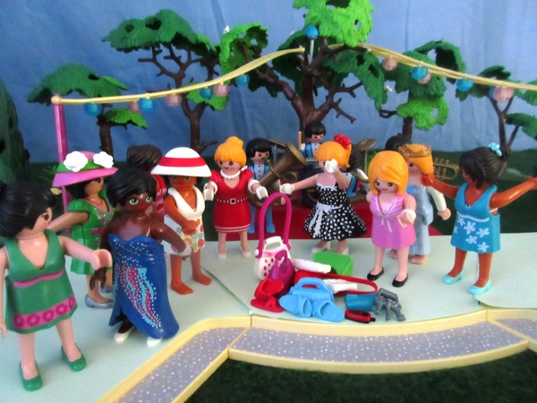 It will be the second Royal Wedding of the year for the Playmobil people in our house...