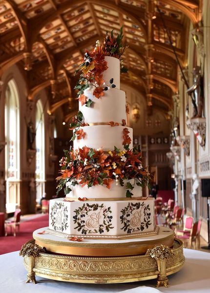 Eugenie's Wedding Dress Thread - a small thread for the tiny minority of us who are interested.