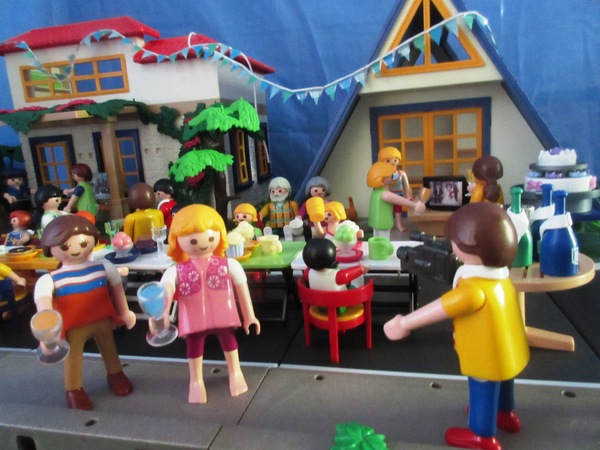 It will be the second Royal Wedding of the year for the Playmobil people in our house...
