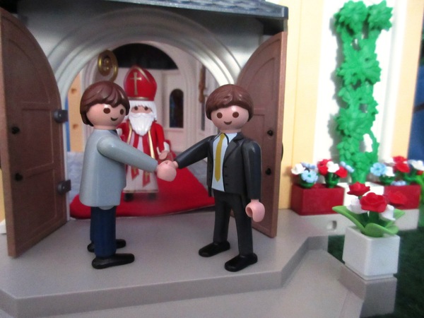 It will be the second Royal Wedding of the year for the Playmobil people in our house...