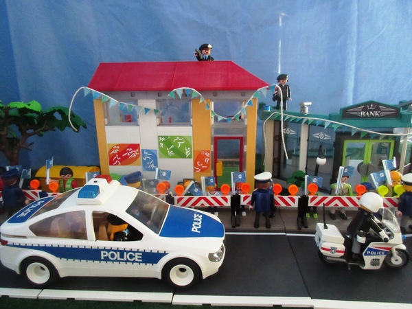 It will be the second Royal Wedding of the year for the Playmobil people in our house...