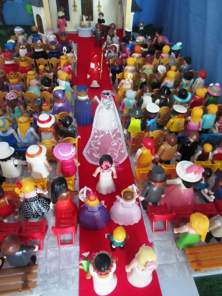 It will be the second Royal Wedding of the year for the Playmobil people in our house...