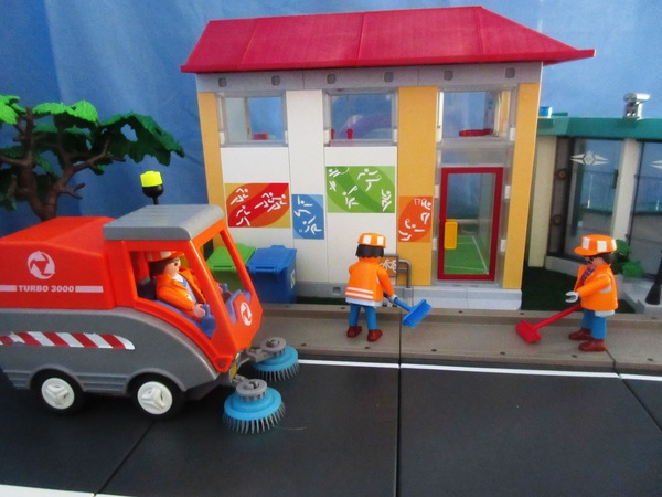 It will be the second Royal Wedding of the year for the Playmobil people in our house...