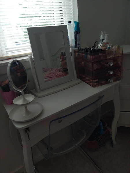 Dressing table
