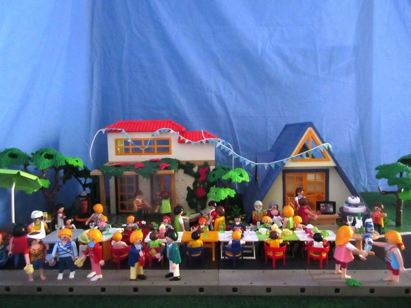 It will be the second Royal Wedding of the year for the Playmobil people in our house...