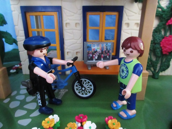 It will be the second Royal Wedding of the year for the Playmobil people in our house...