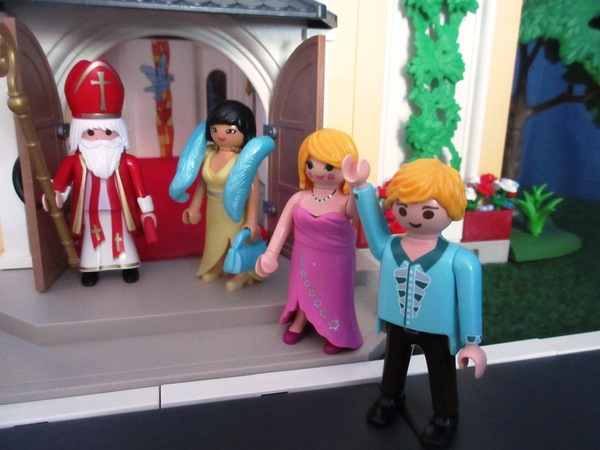 It will be the second Royal Wedding of the year for the Playmobil people in our house...