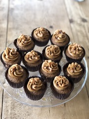 How do you start selling cakes from home?