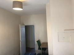 What colour for a large bedroom that needs renting out?