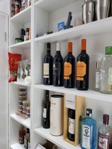 Does any one have a kitchen with only floor units no wall units...