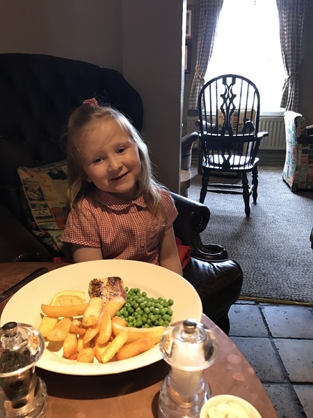 Read Mumsnet users top tips for keeping their DC entertained during dinner