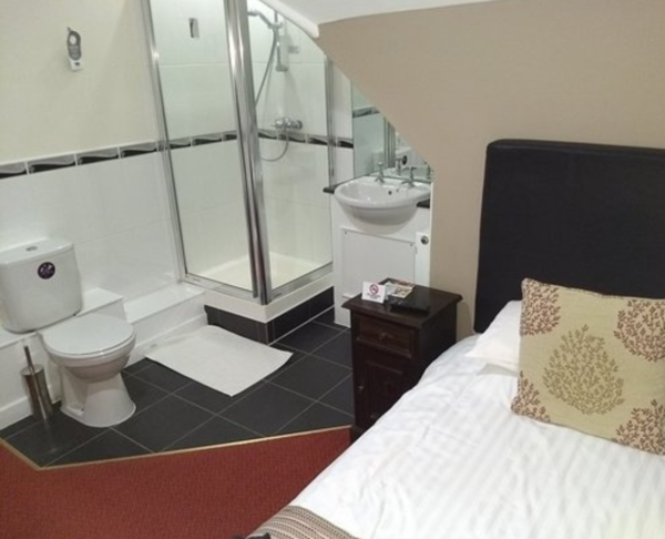 Hotel rooms with no toilet doors are terrible! AIBU?