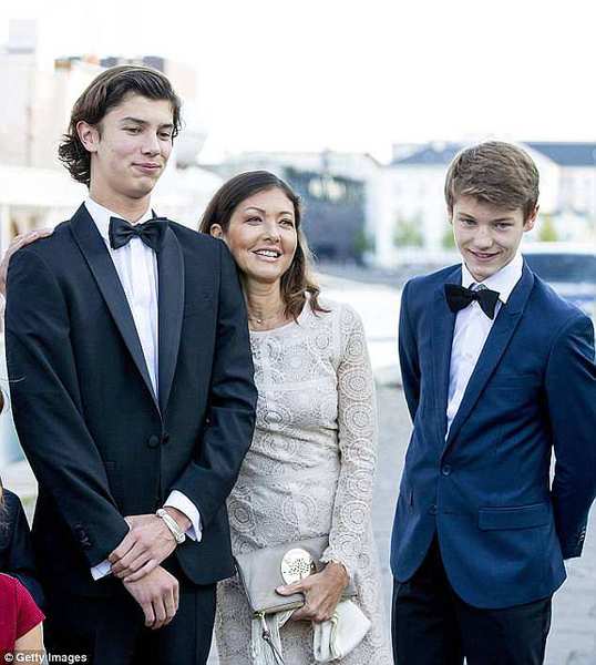 Royal style & gossip: what do we want? Frock shots! When do we want them? Now!