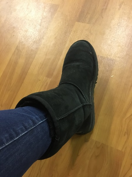 Fake ugg boots. Need an ugg pro to help