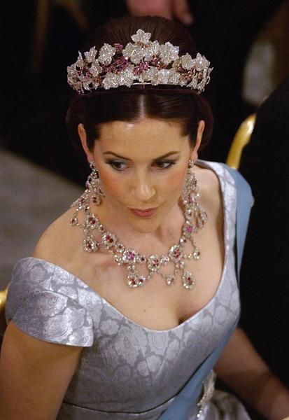 Royal style & gossip: what do we want? Frock shots! When do we want them? Now!