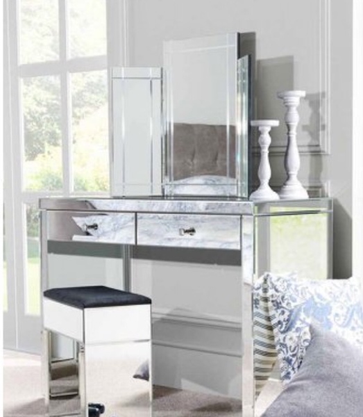 Aibu to ask for mumsnet collective wisdom - on mirrored dressing table