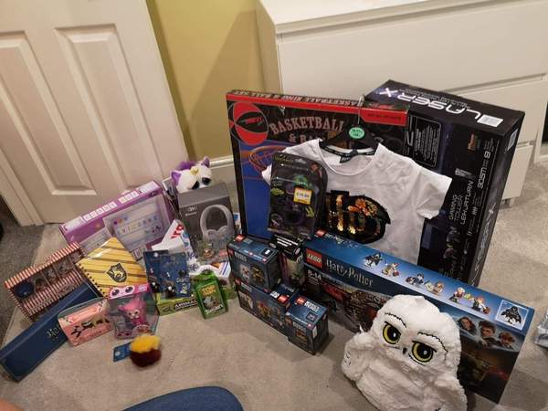 Gifts for just 9yo DD for Christmas - ideas pls!