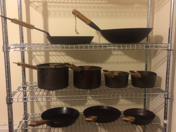 Cast iron frying pan