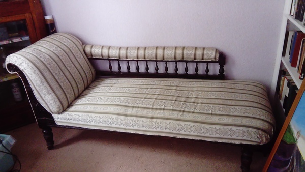 To ask for creative ideas how to rehome a chaise longue