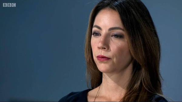 Jackie's lipstick on The Apprentice... Can anyone identify this colour from this picture?