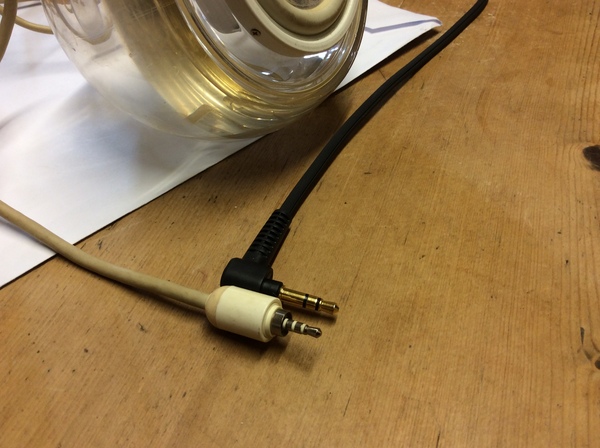 very old Apple G4(?) speakers Harmon Kardon