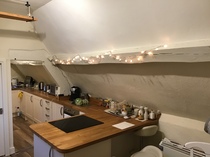 Paint these cottage beams white??