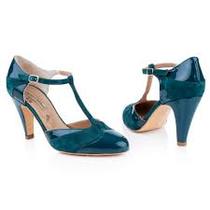 Help me wear these shoes!