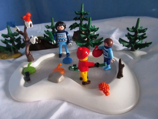 It's the Christmas season for the Playmobil people in our house...