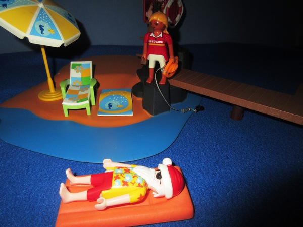 It's the Christmas season for the Playmobil people in our house...