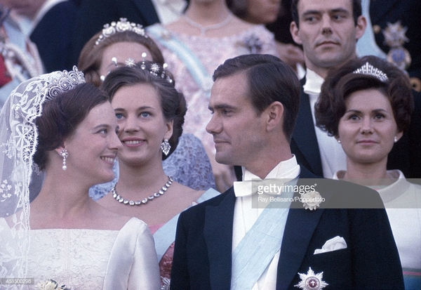 Royal style & gossip: more gowns, less frowns