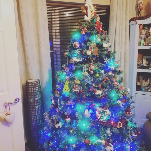 to think there's a grain of truth in this article about Christmas decs