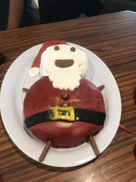 to show off my Christmas cake! It took me aaaaaaaaaaages :o) Anyone else want to post a pic of theirs?