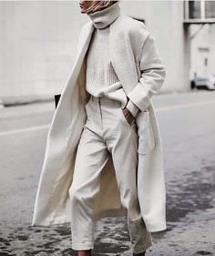 Les Parisiennes de Mamansnet: Blue Stockings are Back in Fashion