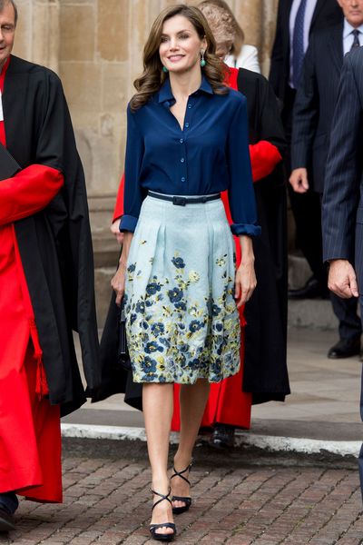 Royal style and gossips: gowns and crowns but please no frowns!