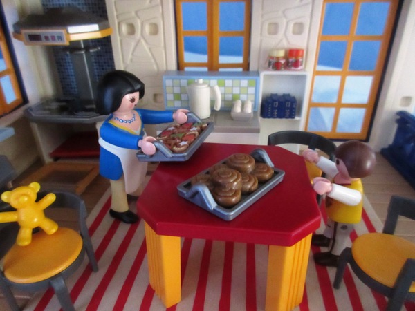 It's the Christmas season for the Playmobil people in our house...